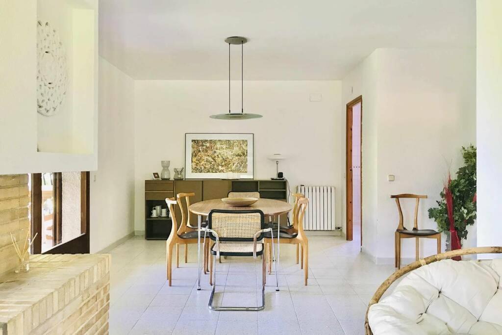 Casa mediterránea con gran jardín y piscina a 500 m de la playa Roda de Bará Esterno foto