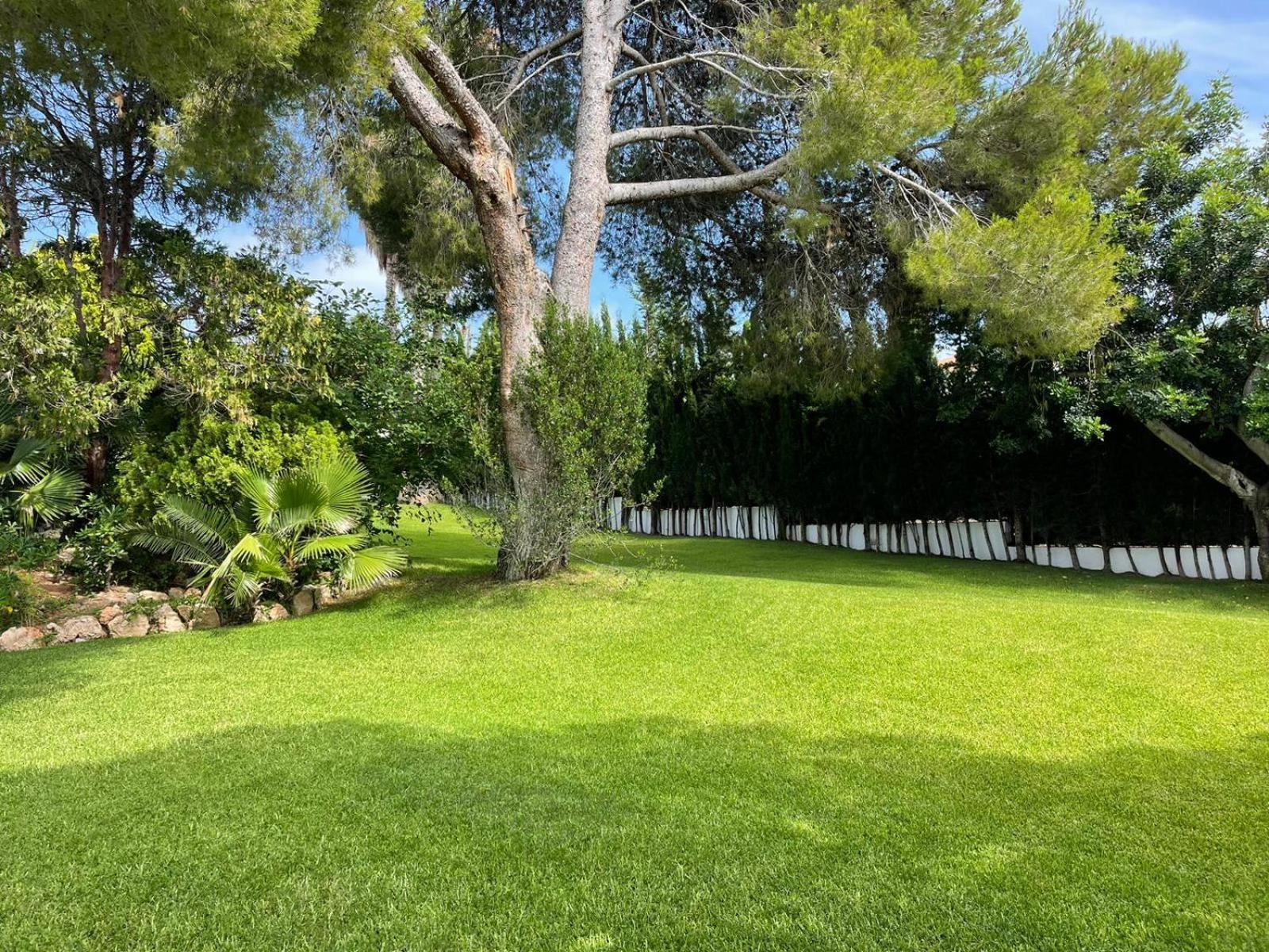 Casa mediterránea con gran jardín y piscina a 500 m de la playa Roda de Bará Esterno foto